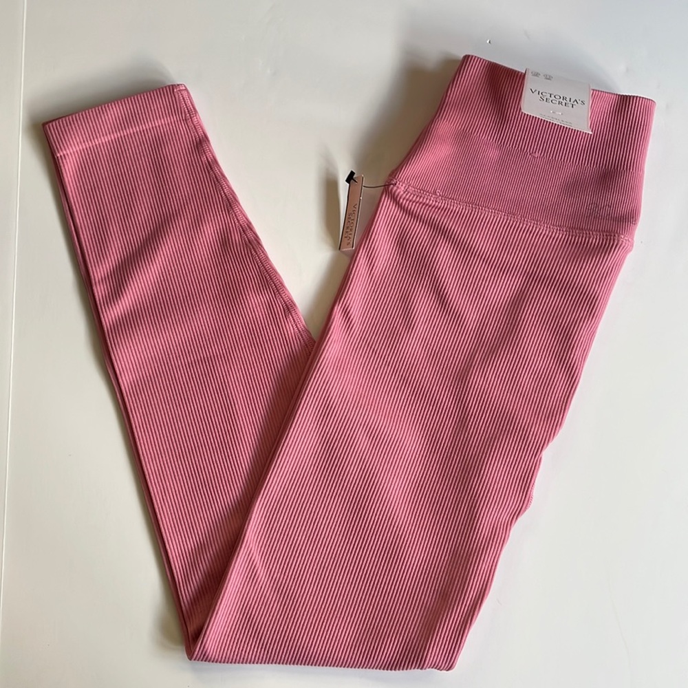 NWT Victoria’s Secret high waist ribbed seamless 7/8 leggings size small
